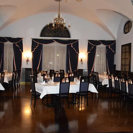 Hotel Goldener Hirsch Reutte