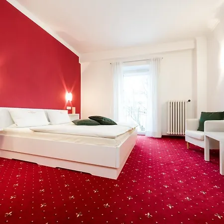 Hotel Goldener Hirsch 3*